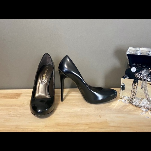 🔻SALE🔻ROBERTO CAVALLI🔹EXCELLENT CONDITION • BLACK LEATHER • AUTHENTIC - Picture 2 of 10